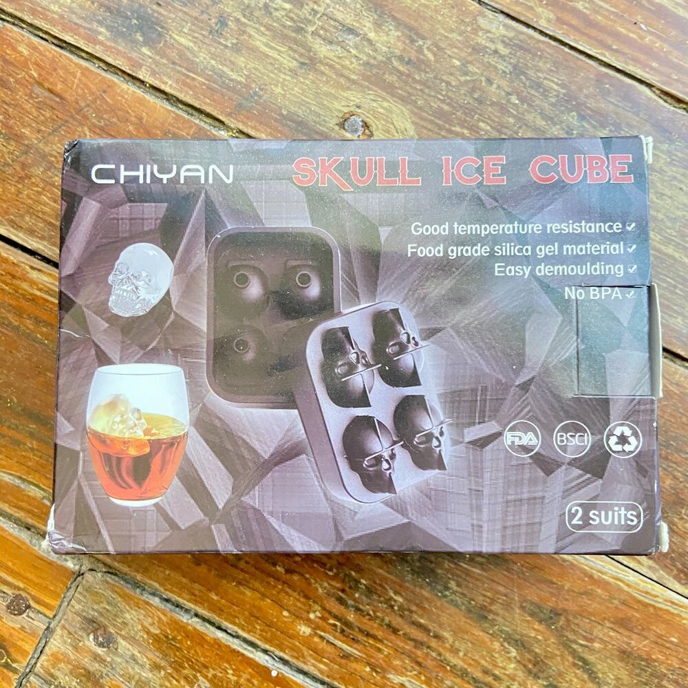 NEW Set of 2 3D SKULL Ice Cube Trays Black Silicone BPA Free 8 Cubes Funnel
